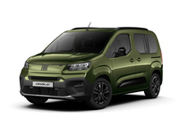 「フィアット・ドブロ」に深い緑色のボディーカラーをまとった限定車が登場