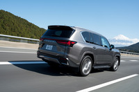 レクサスLX600 5人乗り／LX600“オフロード”7人乗り／LX600“エグゼクティブ”【試乗記】の画像