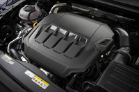 最高出力272PS、最大トルク350N・mを発生する2リッター直4ターボエンジンを搭載。