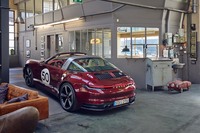 「911タルガ4Sヘリテージデザインエディション」をリリースするにあたり、ポルシェはあえて、こうした“古くさい背景”の写真を用意した。その違和感のなさから、ポルシェのカスタマイズは成功したといえそうだ。