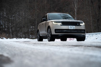 今回の試乗は、霧ヶ峰に蓼科、八千穂高原と、信州北部の雪山と山間部で実施。凍結路や圧雪路、深い積雪路と、さまざまなシーンを走ることができた。