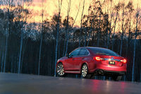 今回のマイナーチェンジでは、後退時自動ブレーキシステムやフロント＆サイドビューモニターの採用、前走車追従機能付きクルーズコントロールの対応速度の拡大など、運転支援システムの強化も図られている。