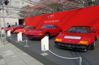 フェラーリの歴代モデルが両国国技館周辺を彩る。写真手前から「512BB」「365GTB/4デイトナ」「ディーノ206GT S」「275GTB/4」「250GTB SWB」