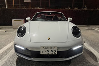 今回試乗した「911カレラ カブリオレ」は2022年5月登録の車両。新車販売時の車両本体価格は1654万円で、これに452万7000円のオプションアイテムが盛り込まれており、トータルプライスは2106万7000円であった。