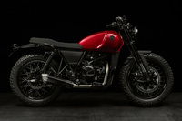 マットのカスタムバイク「DRK-01」にレッドとホワイトの限定モデルが登場