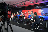 トークショー収録の様子。今回のイベント共催は、スバル側からの発案によるものだった。