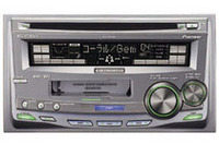 CD/カセットレシーバー「FH-P040」価格：3万4650円少数ですが確実にいるカセットユーザーに対応したモデルです。