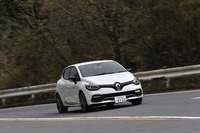 「ルーテシアR.S.トロフィー」は、「R.S.シャシーカップ」よりもエンジンの最高出力とレブリミットが高められている。