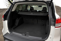 荷室の容量は406リッター。後席は6：4分割可倒式となっている。