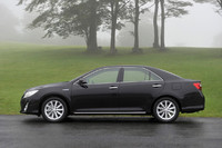 前傾姿勢が強調されるサイドビュー。力強さとクリーンさを表現したという。