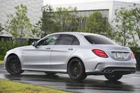 最高出力476psの「メルセデスAMG C63」と、今回のテスト車でもあるハイチューン版「C63 S」（510ps）はともに、日本では2015年5月に発表された。発売時期は同年10月が予定されている。
    