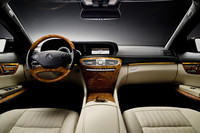 装備は、対向車の存在を自動認識しヘッドライトのハイ・ローを自動で切り替える「アダプティブ ハイビーム アシスト」や、車線逸脱を未然に防ぐ「アクティブ レーン キーピング アシスト」などが採用された。