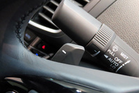 「減速セレクター」のパドル。操作方法は一般的なシフトパドルと同じ。