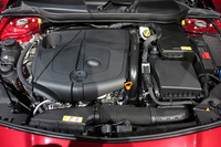 「CLA220CDI」は2.1リッター直4ディーゼルターボを搭載。