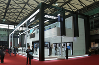 上海ショーにおけるボーズのブース。
    