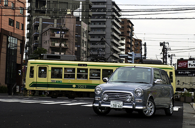 【スペック】全長×全幅×全高＝3415×1495×1425mm/ホイールベース＝2360mm/車重＝780kg/駆動方式＝FF/1リッター直3DOHC12バルブ（64ps/6000rpm、9.6kgm/3600rpm）/車両本体価格＝115.8万円（テスト車＝122.8万円）