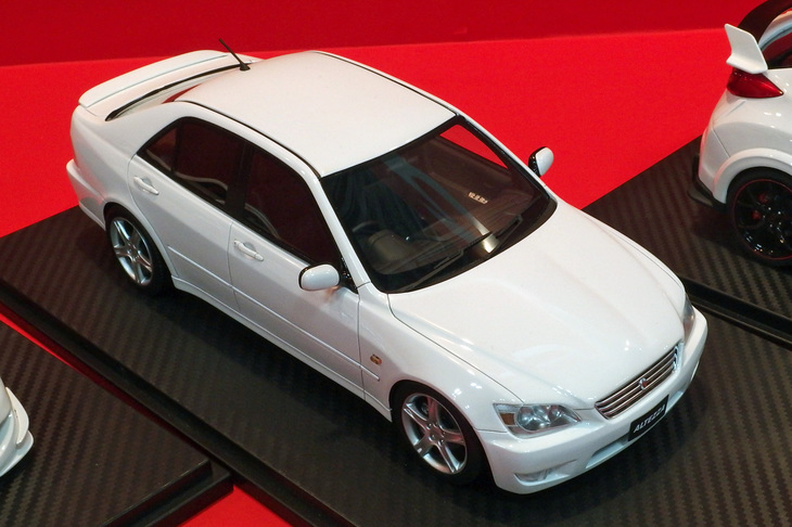 マニアックな日本車のレジン製モデルを展開するonemodel（ワンモデル）の1/18「トヨタ・アルテッツァ」。発売時期、価格ともに未定。