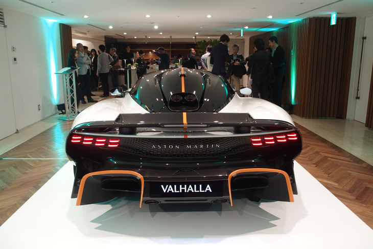 アストンマーティン・ヴァルハラ（リアビュー）