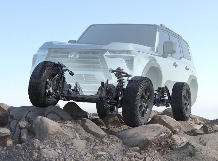 新型「レクサスGX」の足まわりには、伸縮独立バルブとFCD（Friction Control Device）が備わるショックアブソーバーや、前後の電動式スタビライザーを独立制御し路面追従性を向上させる「E-KDSS」などが採用されている。これらのメカニズムは、新型「ランドクルーザープラド」でも用いられるはずだ。