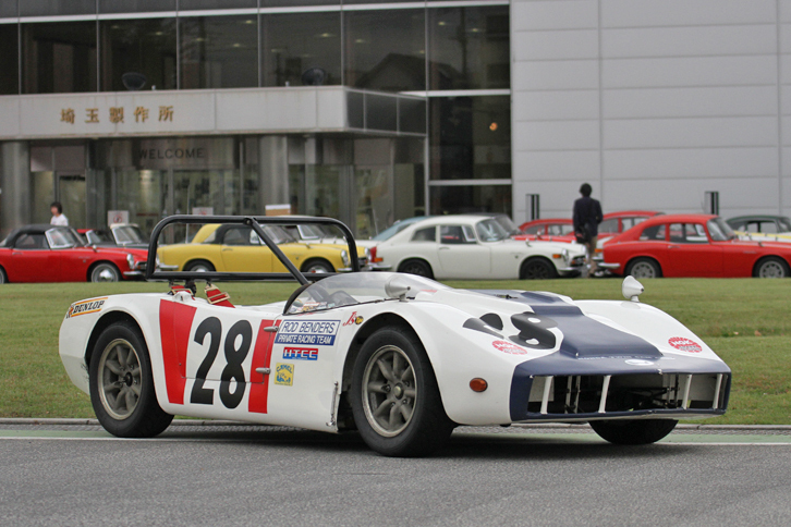 「マクランサ」。「S800」をベースに、「童夢」の創設者である林みのる氏が製作したレーシングカー。エンジンは870cc前後に拡大され、車重はS800の720kgに対しておよそ540kg。この個体は、現在もクラシックカーレースに出走している。