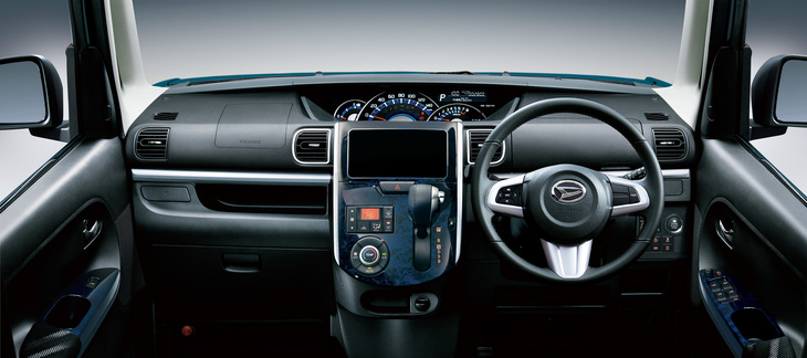 「タント カスタムRS“トップエディションVS SA III”」のインストゥルメントパネルまわり。