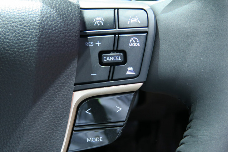 トヨタ・クラウン クロスオーバー（ステアリングスイッチ）