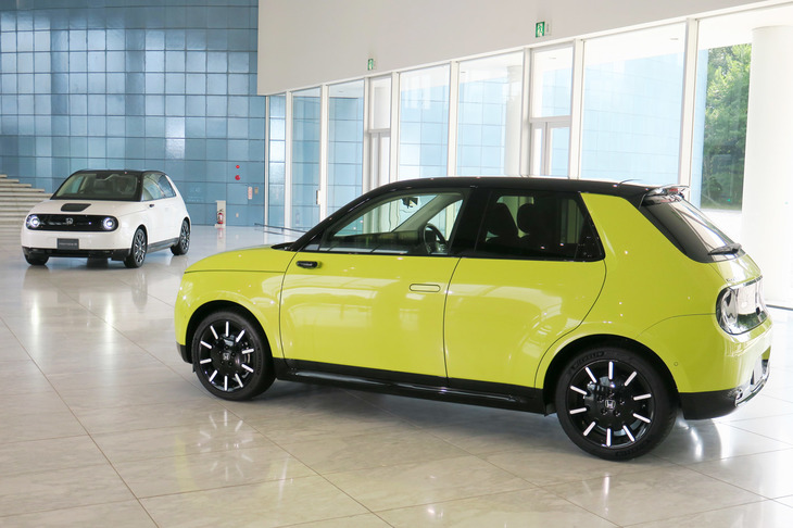 一部の市場でリース販売された「クラリティ エレクトリック」などを除くと、「ホンダe」はホンダにとって初の量産EVとなる。