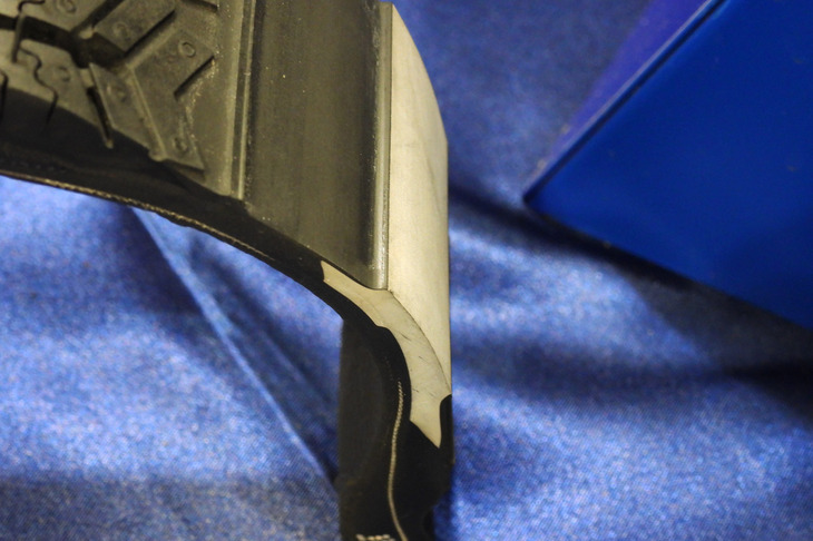 ホワイトリボンはただのぺイントではなく、構造として組み込まれている。