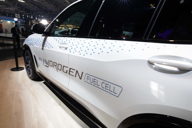 BMW iX5ハイドロジェン