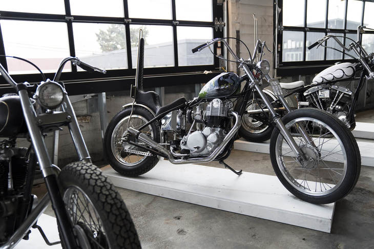 「ハードテール」と呼ばれる、リアサスペンションを持たないトライアンフ用フレームに、「ヤマハXT500」用のエンジンをセットアップしたチョッパー。