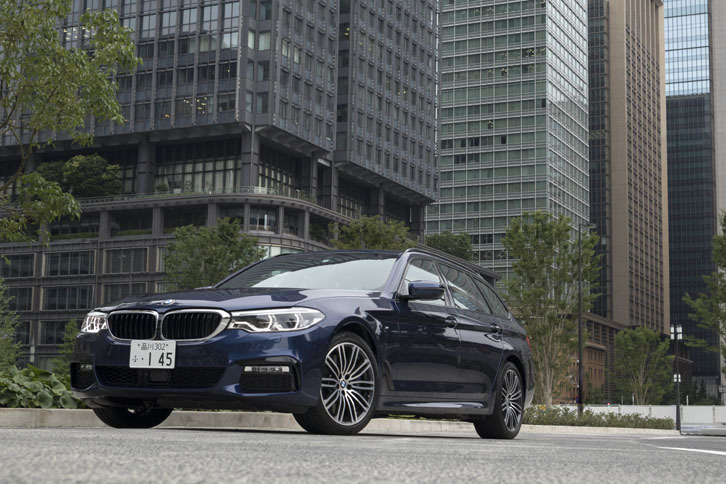 今回は高速道路を中心に230kmほどの距離を試乗。満タン法で7.7km/リッター、車載の計測器で8.1km/リッターの燃費を記録した。