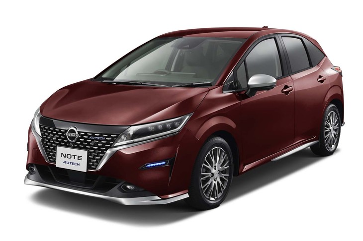 「バーガンディ」の「ノートAUTECH」。