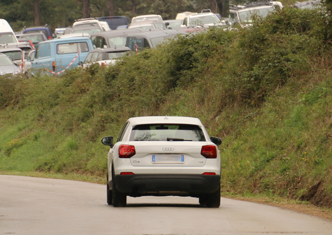 キャンティ地方で、もう1台。カタログにはビビッドなカラーが用意されている「Q2」だが、路上ではコンサバティブな色多し。2017年10月。