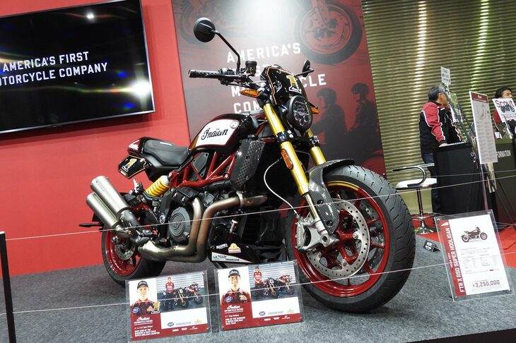 世界300台の限定モデル「インディアンFTR×RSD Super Hooligan（スーパーフーリガン）」。インディアンとローランド・サンズ・デザイン（RSD）とのコラボレーションモデルで、アメリカで行われるロードレース、スーパーフーリガンシリーズのレーサーをモチーフにしている。