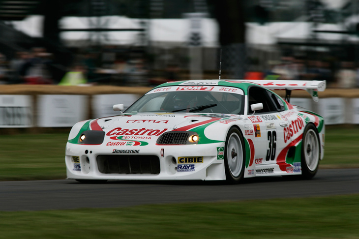 1995年にはトヨタが「スープラ」で、1996年にはホンダが「NSX」でGT500クラスに本格参戦を開始。今日に至る3大ワークス対決の構図が出来上がった。写真は1997年にトヨタ勢に初タイトルをもたらした「カストロール トムス スープラ」。同年のドライバーズタイトルとチームタイトルを独占した。