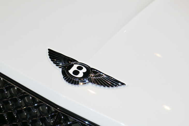 ベントレー・ベンテイガ ハイブリッド（フロントエンブレム）