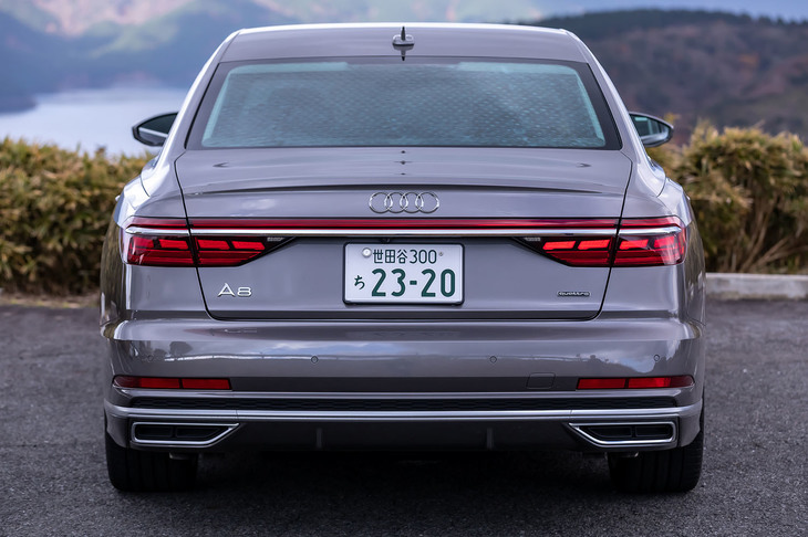 リアビューを含めエクステリアデザインは、2014年に発表されたコンセプトカーの「Audi prologue」がモチーフとされている。