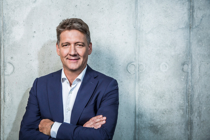 ゲルノート・デルナー アウディAG CEO兼アウディモータースポーツAG会長　
	プロフィール：1993年フォルクスワーゲンAGに入社。1998年にポルシェAGに移籍し、「ポルシェ918スパイダー」のプロジェクトマネジメントを担当。その後、2011年から2018年まで「パナメーラ」シリーズの開発責任者を務める。2021年にフォルクスワーゲンAGに戻り、グループ戦略、製品戦略などを率いたのち、2023年よりアウディAGのCEOに。現在、アウディモータースポーツAGの取締役会会長も務めている。