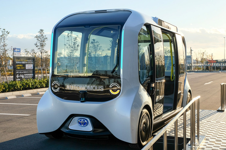 2021年に開催された東京オリンピック・パラリンピック競技大会では、トヨタの自動運転車両「e-palette」が運用され話題となったものの、同年8月26日、選手村で歩行者と接触する事態に。その後、歩行者の移動ルールや車両オペレーション、誘導員を含むインフラの見直しが行われ、5日後の8月31日に運行が再開された。