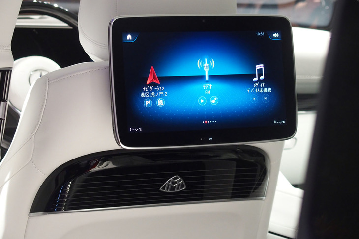 メルセデス・マイバッハGLS（後席用タッチ式ディスプレイ）