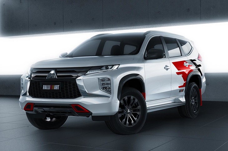 「パジェロ」の名が与えられた現役のSUV「パジェロスポーツ」。同モデルは、タイ国内で生産され、フィリピンやオーストラリアも含めた世界約90カ国で販売される基幹車種である。写真は、ラリーアートのカラーリングをまとう特別仕様車。