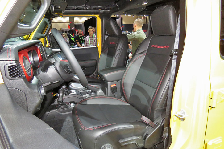 ジープ・ラングラー アンリミテッド ルビコン（フロントシート）