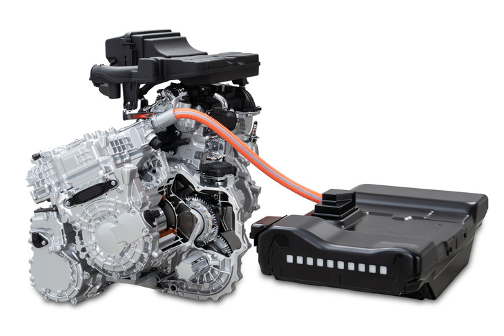「日産セレナ」に搭載されるパワーユニットのカット模型。日産の「e-POWER」はシンプルなシリーズハイブリッド、ホンダの「e：HEV」と三菱のプラグインハイブリッドは、シリーズハイブリッドをベースにエンジンの回転を駆動力にも用いるようクラッチ機構を搭載した仕組みとなっている。