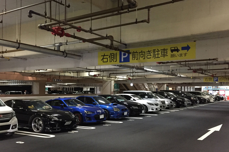 海ほたるPAには、カーマニアたちが続々と集まってきていた。