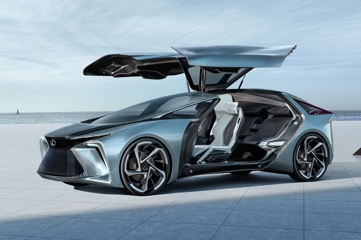 2019年の東京モーターショーに出展された、レクサスの電動化ビジョンを象徴するというコンセプトカー「LF-30エレクトリファイド」。動力源は4輪それぞれに内蔵されたインホイールモーター。レクサスによれば、電動化によって駆動方式にまつわるさまざまな課題が解決できるとのこと。