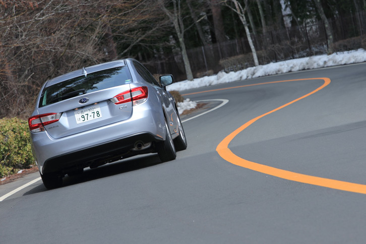 走行にまつわる装備での最大の違いは、走行モード切り替え機構「SI-DRIVE」の有無。「1.6i-L EyeSight」では、オプションでも用意されていない。