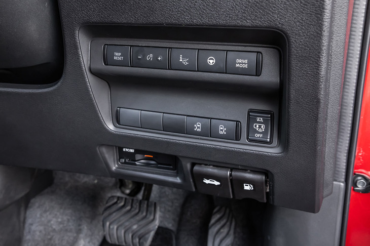 セレナe-POWERルキシオン プロトタイプ（インストゥルメントパネルスイッチ）