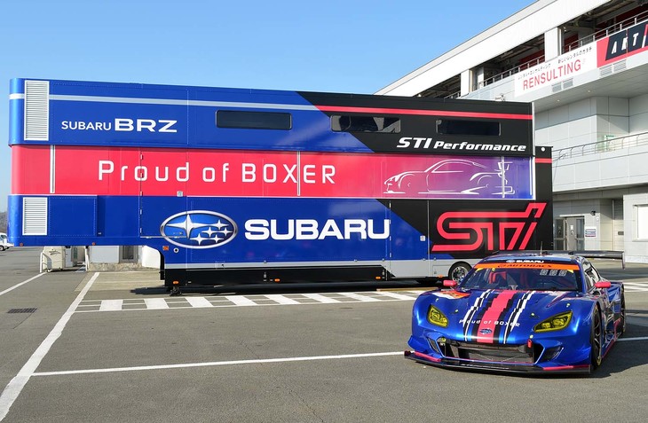 機材などを搭載するトレーラーも全面刷新された。スバルのデザイン部の若手によるデザインで、中央部分に配置した「Proud of BOXER」は、体の内部に宿るボクサーエンジンの魂を表現したもの。荷室にもエアコンが備わるなど、スタッフの快適性も向上している。