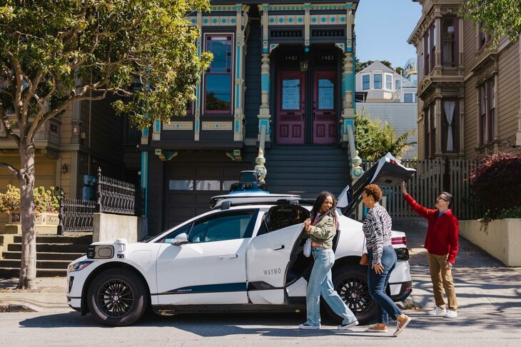 すでに米国・カリフォルニア州の都市において、自動運転レベル4の“無人タクシー”サービスを実施しているWaymo（ウェイモ）。日本ではGOおよび日本交通と連携し、2027年中に東京都内での運用を開始する。