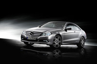 「メルセデスE350クーペ」に専用内装の特別仕様車
